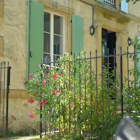 Maison Carree - Ferienhaus *